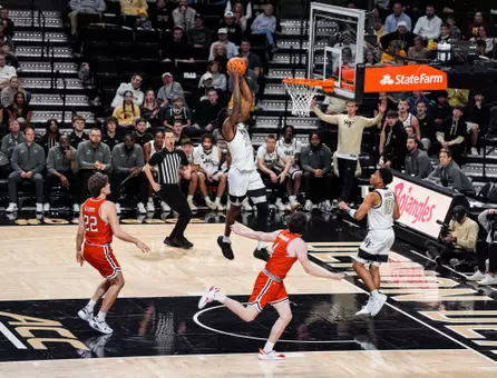 Deacons 86, Huskies 73