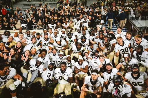 FB Team Photo after UVA win
