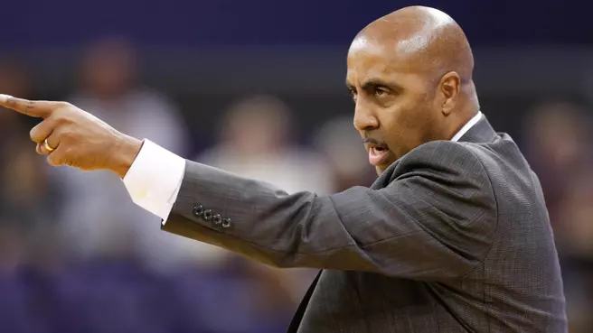 UW Basketball Coaches Radio Show Starts Tonight