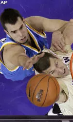 Huskies Beat UCLA To Grab Pac-10 Lead