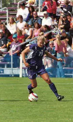 WSU Women Edge Huskies 1-0 in Soccer Finale