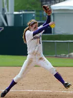 No. 3 Softball Turns Back Ole Miss, 8-2