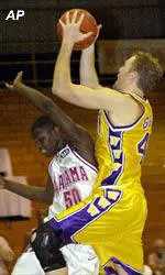 Alabama Edges Huskies, 69-60