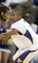 Thomas Shines In Husky Hoops Debut