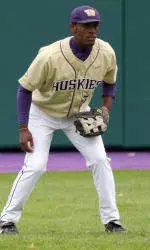 Bulldogs Nip Huskies, 3-1, To Take Series