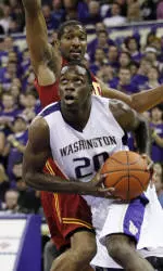 Huskies Fall to Trojans, 67-64