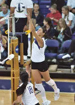 Washington Volleyball Remains Undefeated