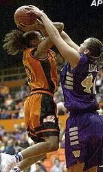 Women's Basketball Shoots for Six in a Row