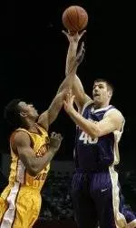 UW Men Embark on Two-Game Road Trip to Oregon