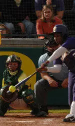 Softball Upends No. 10 Oregon, 7-2