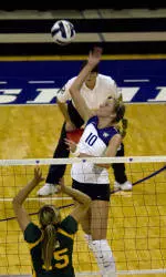 Perry and Mussie Lead UW Past Northern Florida