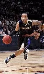 No. 21 Huskies Surprised by Texas A&M in Final Seconds, 63-62