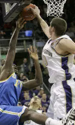 Washington's Hawes Remains In NBA Draft