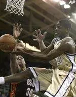 Huskies Slip By Oregon State In Thriller