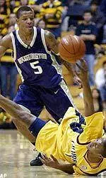 UW Men Host No. 9 Arizona Thursday at 7 p.m.