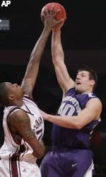 Huskies Fall Short in New York, 77-63