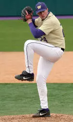 Dropped Fly Ball Gives UW Win Over WSU