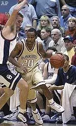 UW Caps Six-Game Homestand Against USC