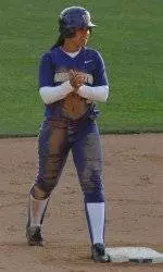 Lawrie Earns 100th Career Victory As No. 1 UW Splits Doubleheader