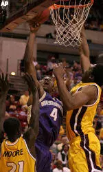 No. 10 Washington Defeats Arizona State, 79-70