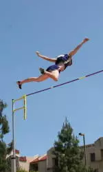 Stunning Wins from Turner and O'Connor Lead UW Track at West Regionals