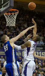 Wroten Career Night Rallies Huskies Past UCSB 87-80