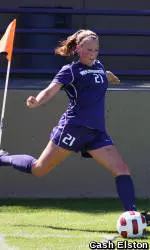 Huskies Narrowly Edged By No. 1 Stanford