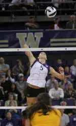 No. 7 Volleyball Bumps Off No. 6 Oregon In Five-Set Thriller