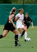 UW Women Win Portland's Nike Invitational Tournament