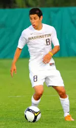 Huskies Defeat Oregon State 2-1
