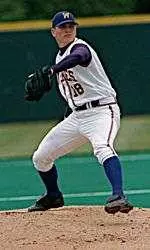 Huskies Take Series With 11-3 Win Over Cal