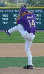 Dawgs Host Lewis-Clark State Tonight