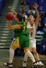 Husky Women Win First Round At Wahine Classic