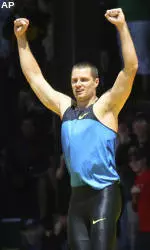 Brad Walker Breaks American Record in Pole Vault