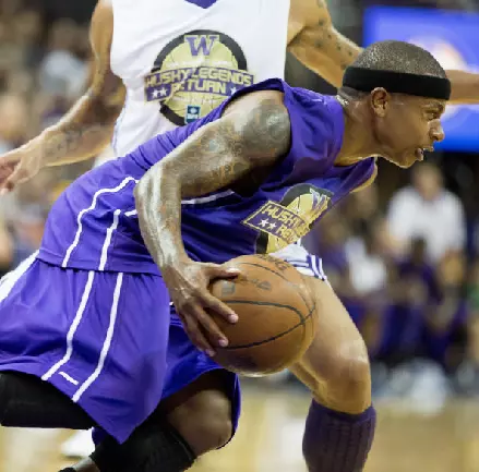 What A Show! Thomas MVP In Wild, Packed Alumni Game