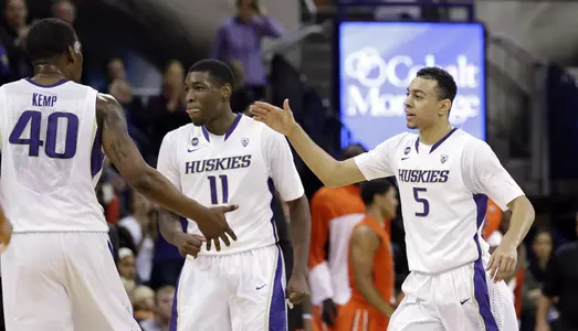 Washington's Nigel Williams-Goss (5) is