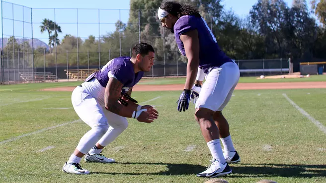 Sophomore Outside Linebacker Learns From All-American