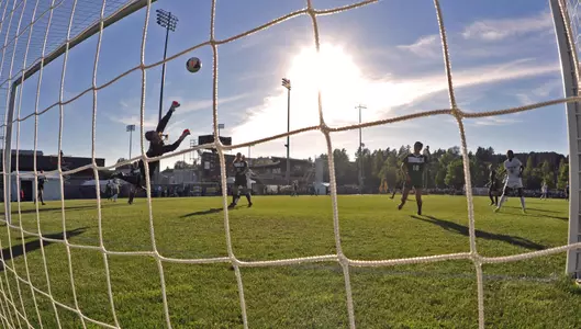 Huskies Head To Nike Portland Invitational