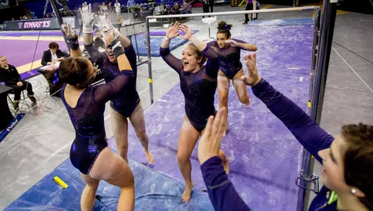 Huskies Headed To N.C. State