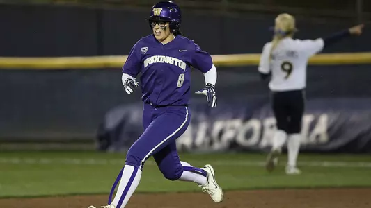 Softball Shuts Out UTEP 9-0, Outlasts Hawaii 6-4