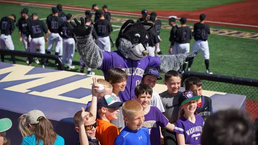 Harry the Husky, crowd, Husky Ballpark