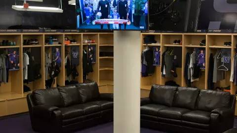 MSOC_LockerRoom3