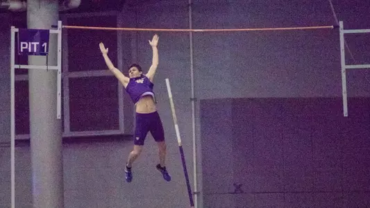 Chase Smith clears 18-1 at the UW Indoor Open