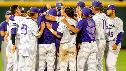 Baseball Team Huddle Oregon State 2018 CWS