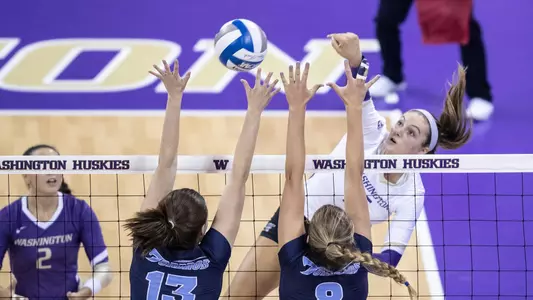 Kara Bajema hitting over the San Diego block 2018
