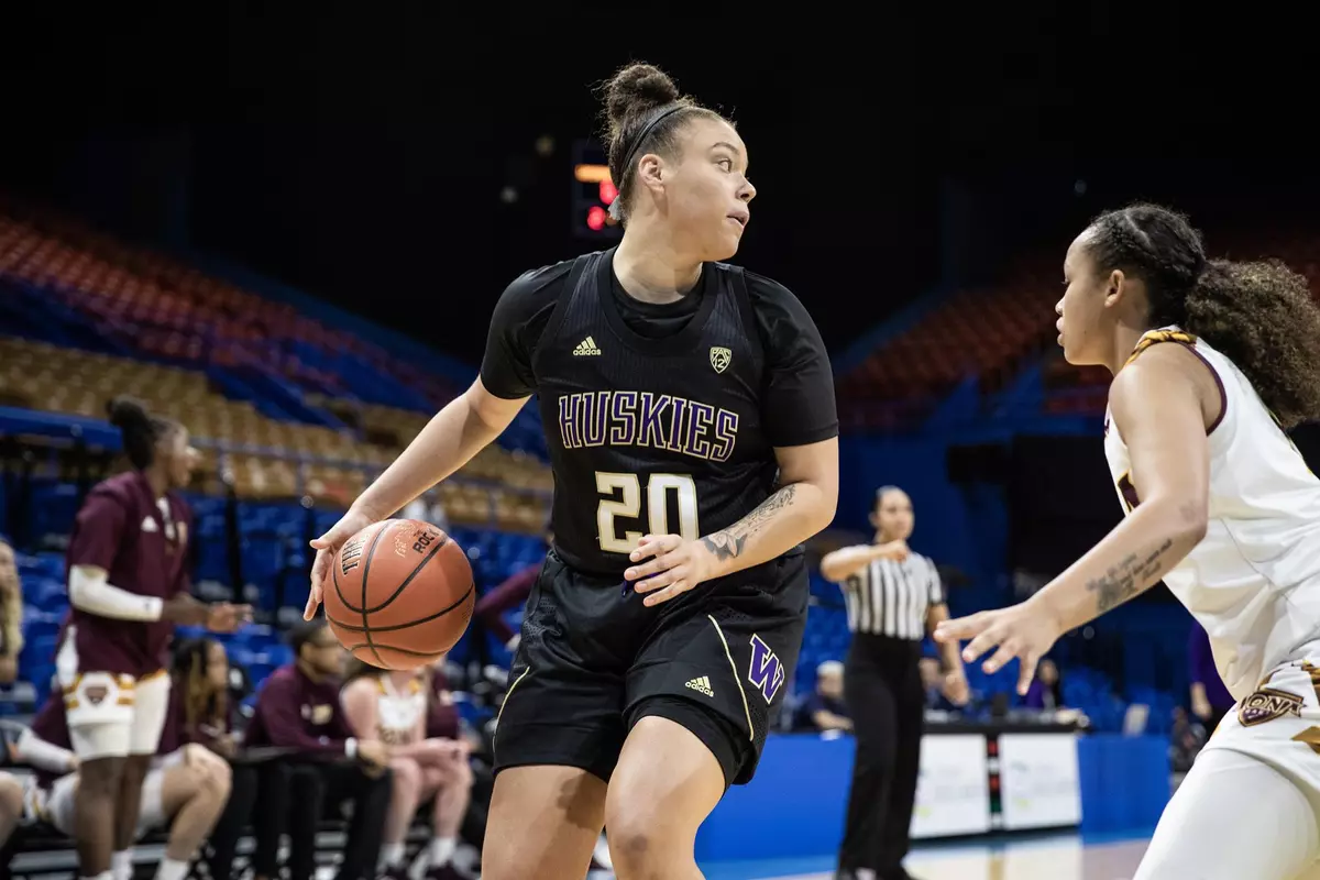 Khayla Rooks vs Iona in Puerto Rico