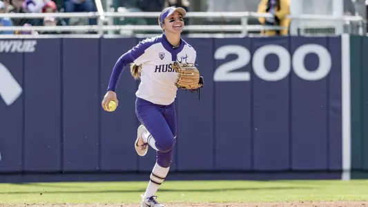 Taryn Atlee runs into the dugout