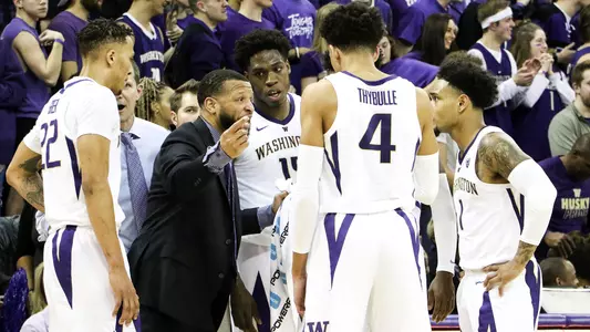 Seniors Huddle vs. Oregon