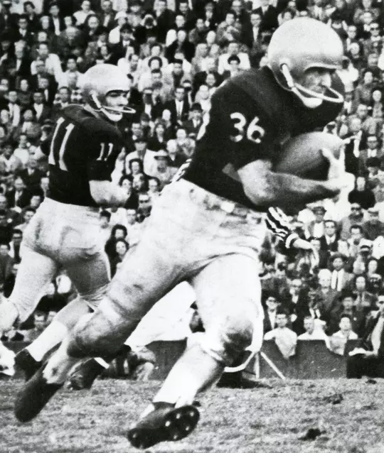 In a 7-6 win over Oregon in 1960, Don McKeta takes a short pass from Bob Hivner and goes 47 yards for the score with 2:24 remaining.