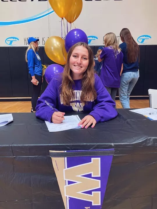 lauren bays signing